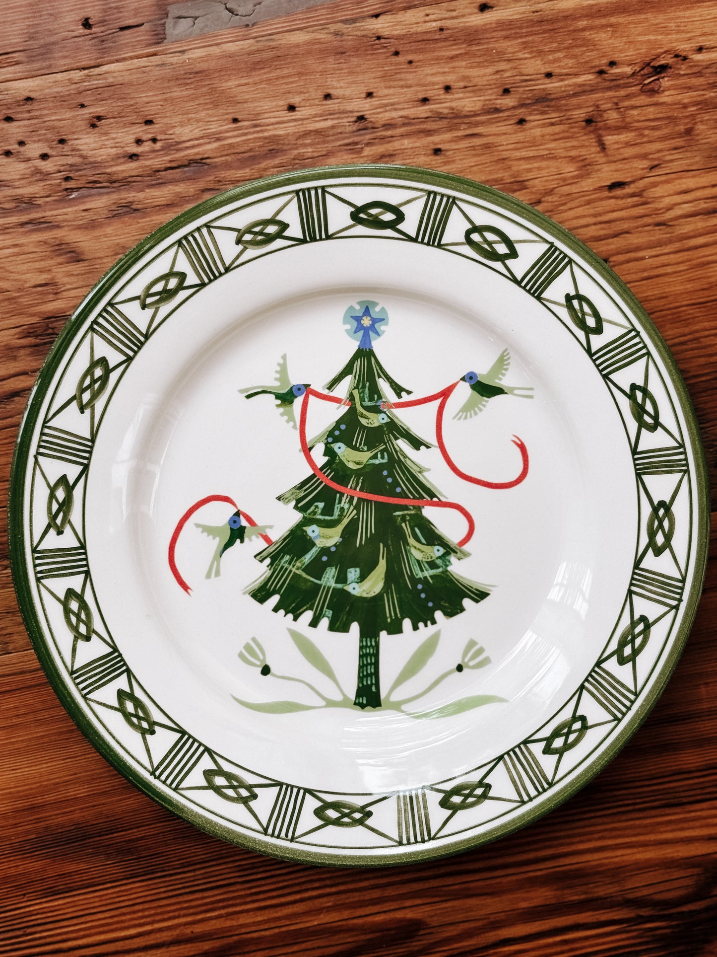 Songbird Tannenbaum Dinner Plate with Filigree Rim