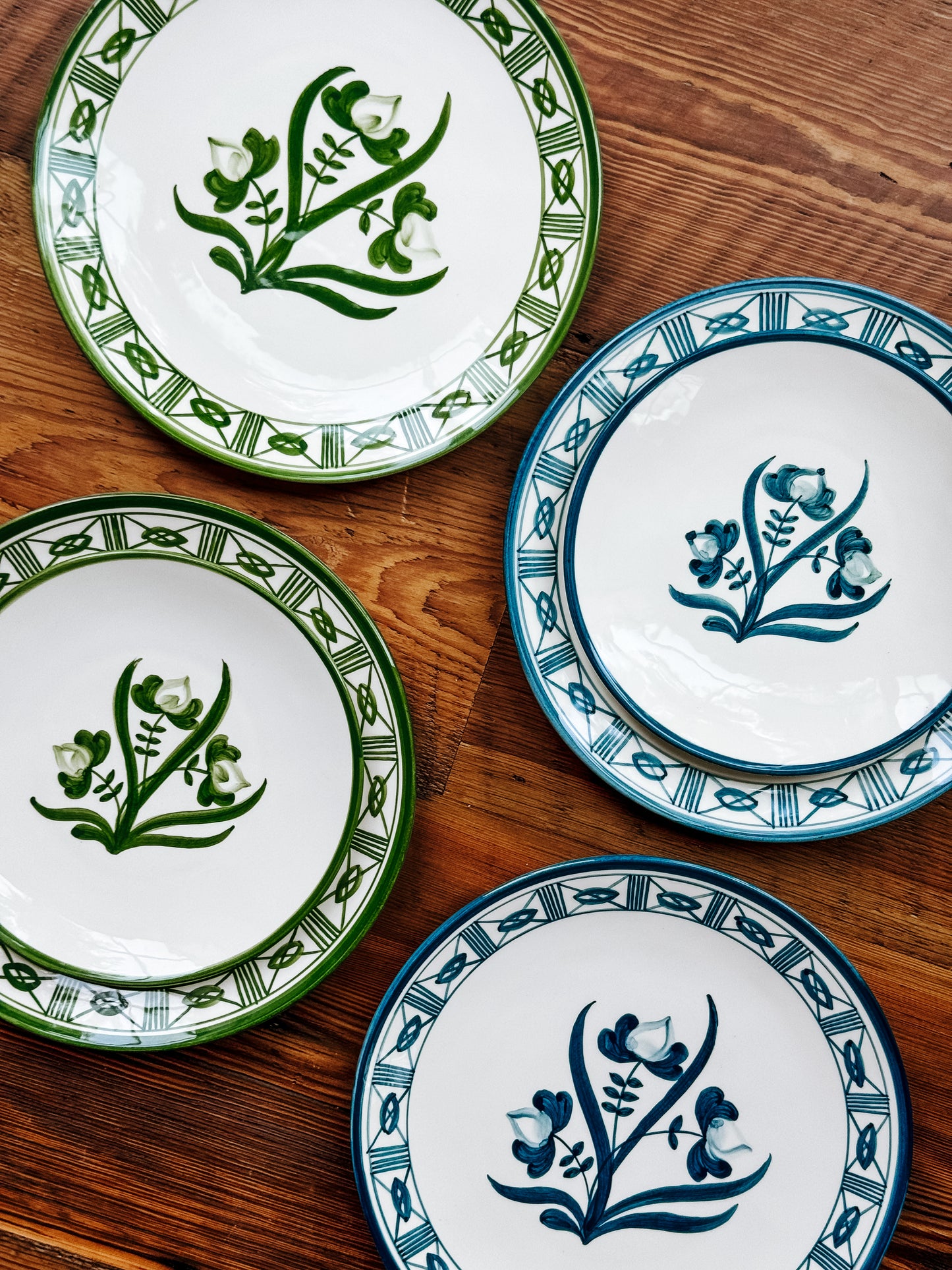 Lisbon Dinner Plate with Filigree Rim ~ hand painted